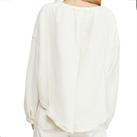 Free People

We The Free Moving Mountains Top

L - Picture 3 of 10